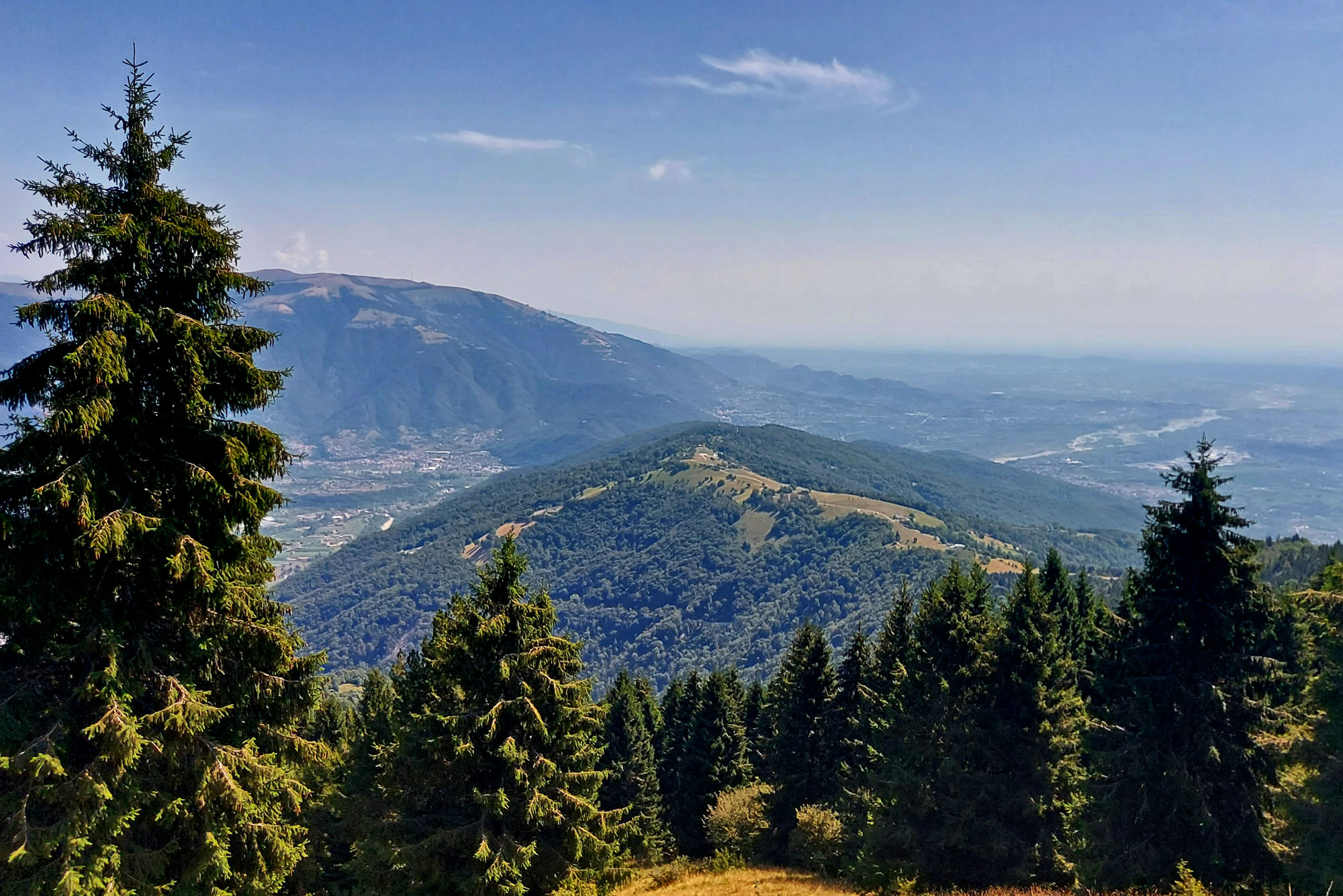 trekking on Mount Grappa and the Treviso Prealps with dinner at Malga Barbeghera (BL)